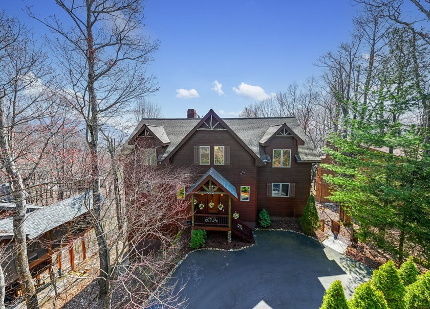 This fully furnished 5-bedroom, 7-bathroom mountain retreat - photo 4