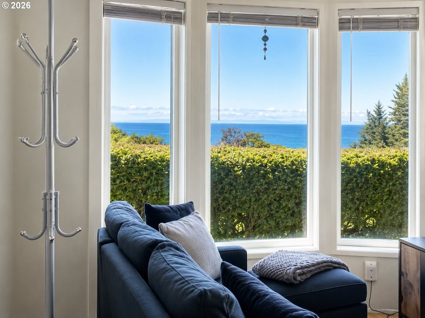 Enjoy coastal living with Pacific Ocean views from this - photo 20