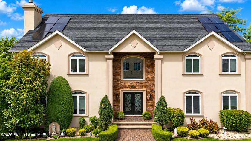 Exceptional waterfront estate with private dock and over 700 - photo 4