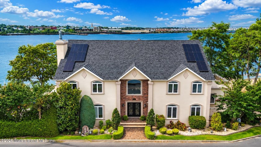 Exceptional waterfront estate with private dock and over 700 - photo 8