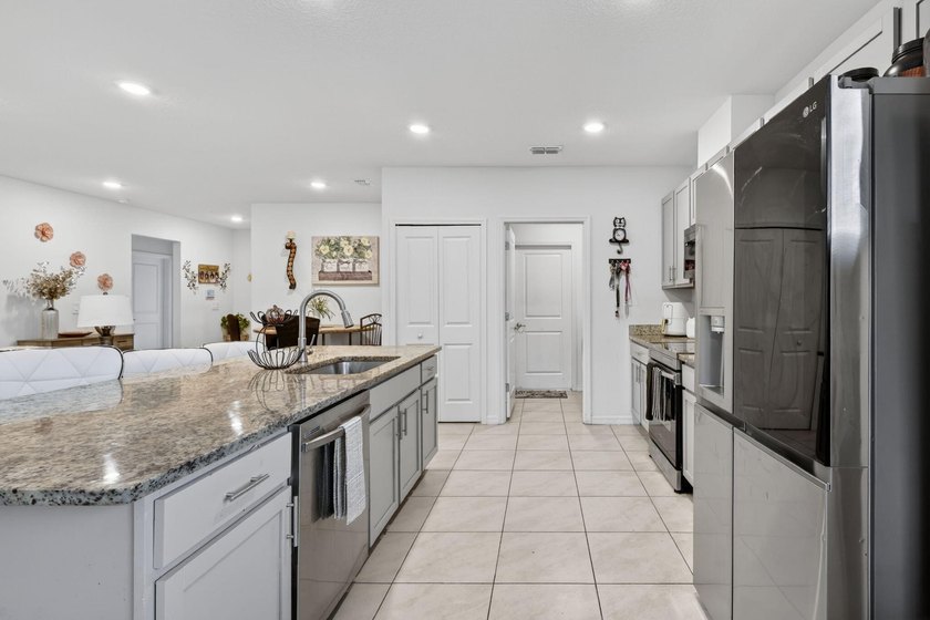 Short Sale Approved!! Beautiful 2023-built home with NO HOA - photo 11
