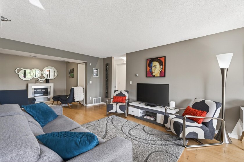 Beautiful and well-maintained condo in an incredible location - photo 12