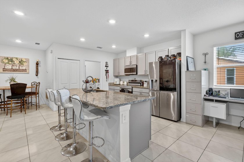 Short Sale Approved!! Beautiful 2023-built home with NO HOA - photo 13