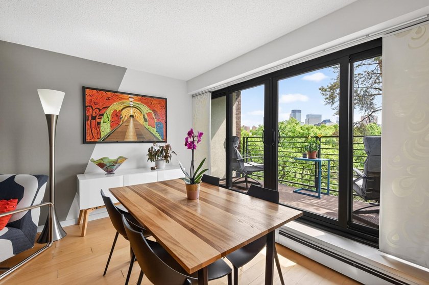 Beautiful and well-maintained condo in an incredible location - photo 14