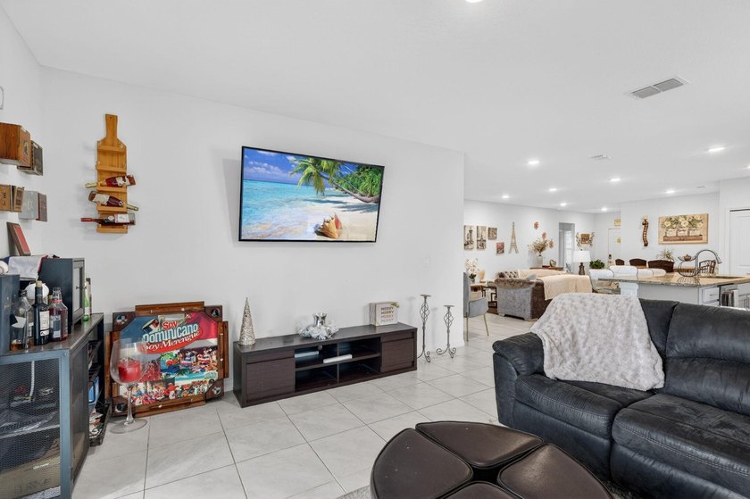 Short Sale Approved!! Beautiful 2023-built home with NO HOA - photo 15