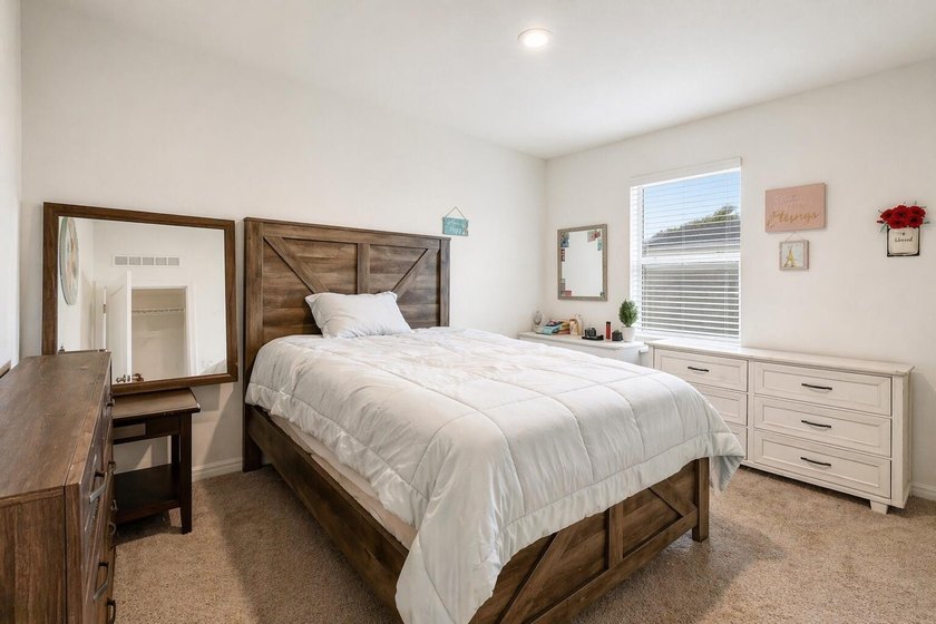 Short Sale Approved!! Beautiful 2023-built home with NO HOA - photo 16