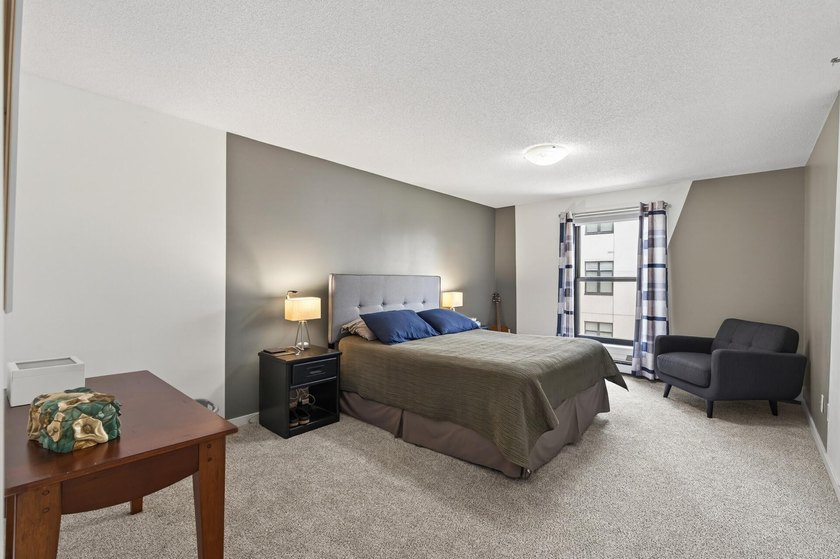 Beautiful and well-maintained condo in an incredible location - photo 24