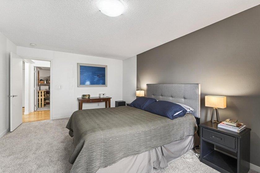 Beautiful and well-maintained condo in an incredible location - photo 26