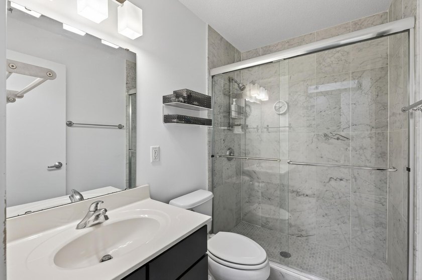 Beautiful and well-maintained condo in an incredible location - photo 27