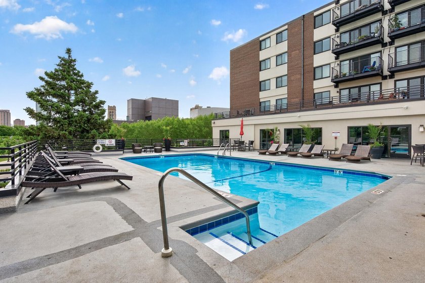 Beautiful and well-maintained condo in an incredible location - photo 37