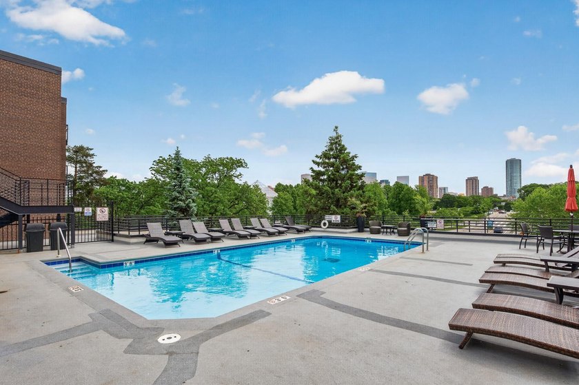Beautiful and well-maintained condo in an incredible location - photo 38