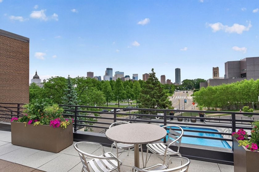 Beautiful and well-maintained condo in an incredible location - photo 39