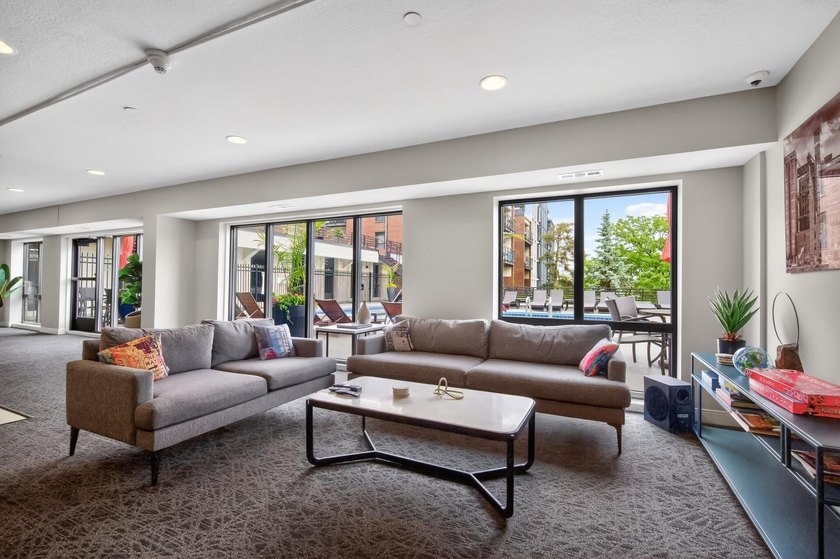 Beautiful and well-maintained condo in an incredible location - photo 42