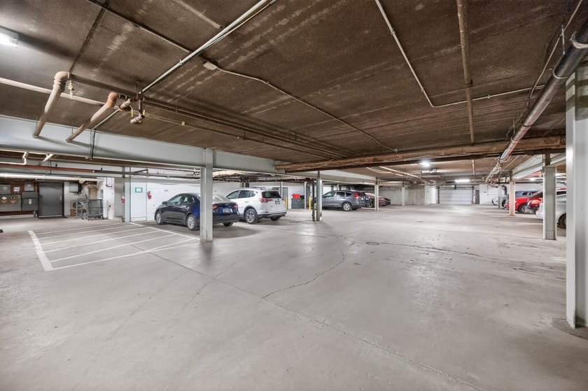 Beautiful and well-maintained condo in an incredible location - photo 47