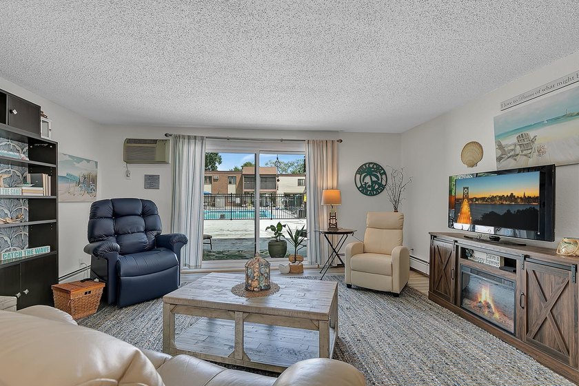 Beautifully updated 2-bedroom, 2-bath condo offering 1,170 - photo 2