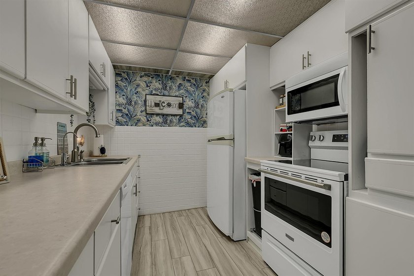 Beautifully updated 2-bedroom, 2-bath condo offering 1,170 - photo 8