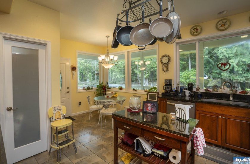 Tucked into the sought-after Panorama Vista community near - photo 12