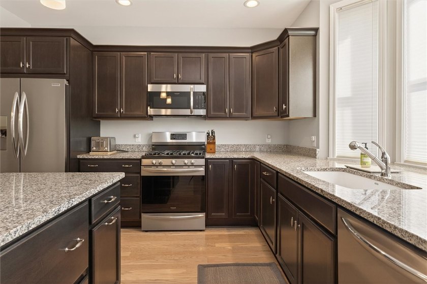 Luxury, comfort, and convenience. Welcome to 159 N Plymouth: a - photo 13