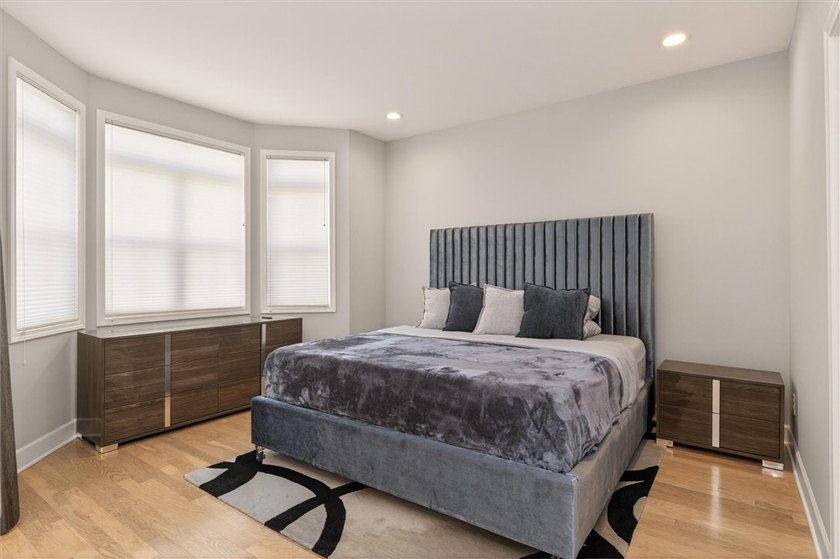 Luxury, comfort, and convenience. Welcome to 159 N Plymouth: a - photo 19