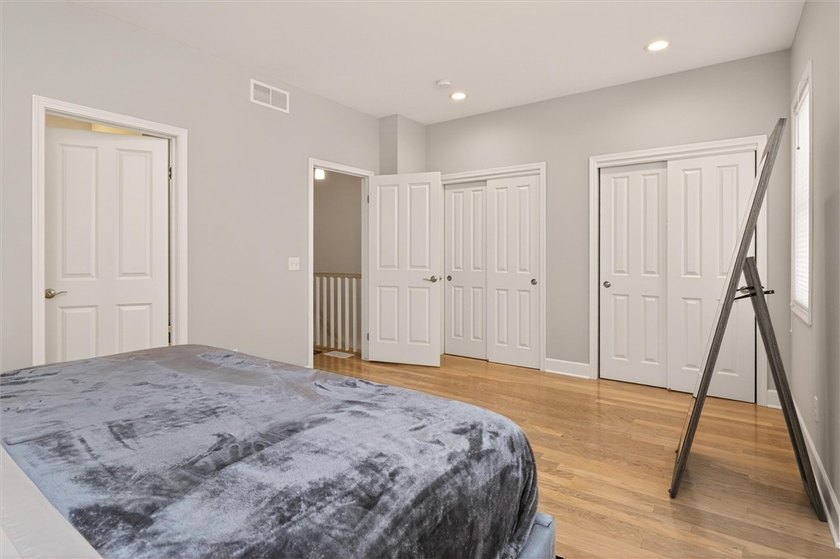Luxury, comfort, and convenience. Welcome to 159 N Plymouth: a - photo 21