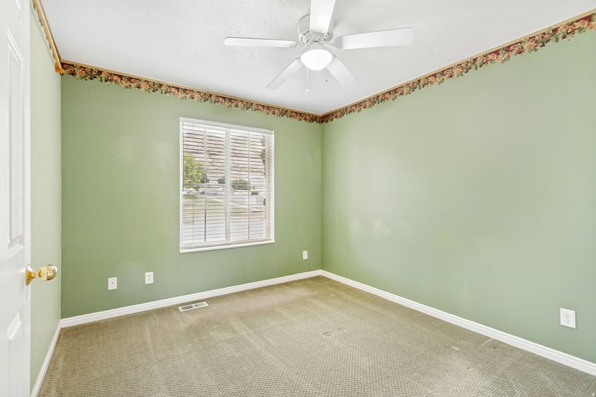 This beautiful well-maintained home features a primary suite - photo 22