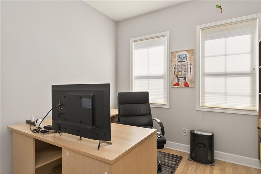 Luxury, comfort, and convenience. Welcome to 159 N Plymouth: a - photo 28