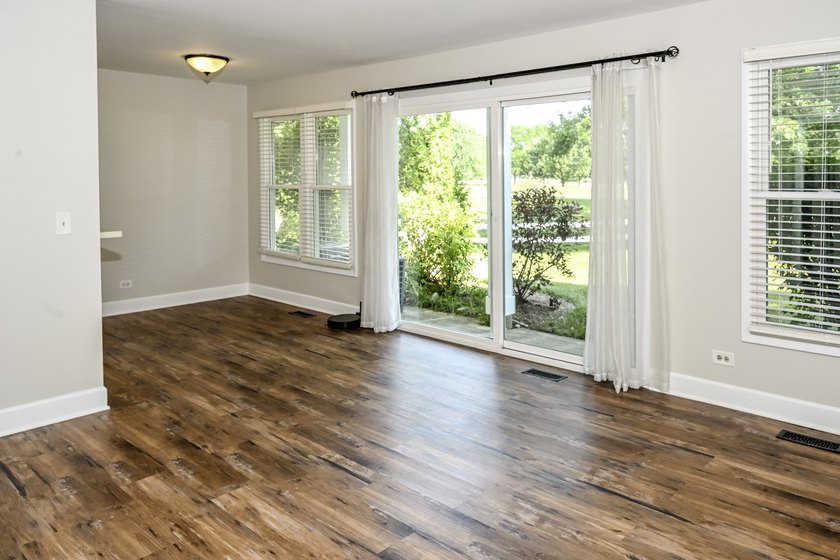 Freshly painted, immaculate 1st floor ranch unit on Fox Run Golf - photo 5