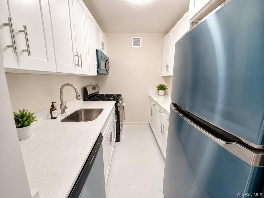 Welcome to this fully gut-renovated 1-bedroom co-op in the heart - photo 3
