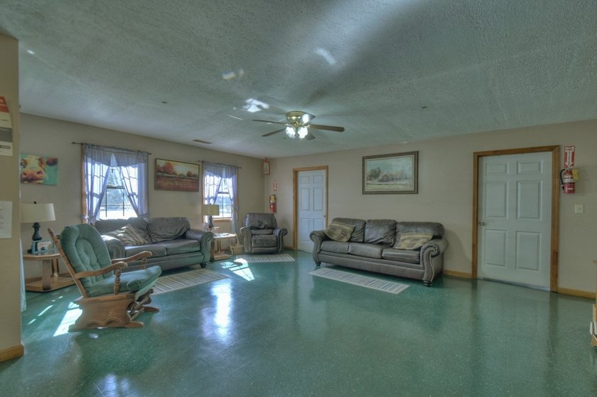 Exceptional investment opportunity! This established Personal - photo 17