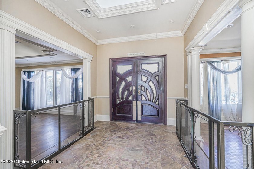They don't make homes like this anymore. This sprawling - photo 4