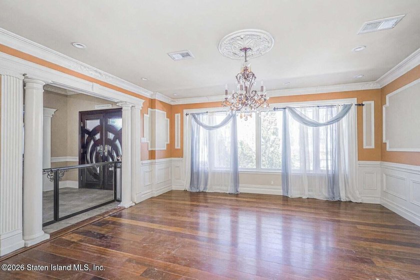 They don't make homes like this anymore. This sprawling - photo 6
