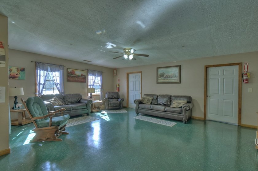 Exceptional investment opportunity! This established Personal - photo 38