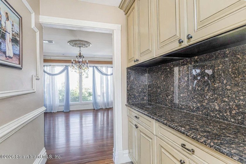 They don't make homes like this anymore. This sprawling - photo 8