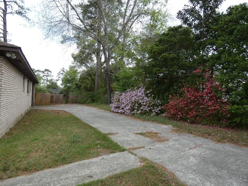 This Charming 4 Bedroom, 2 Bath Brick Ranch In The Desirable - photo 2