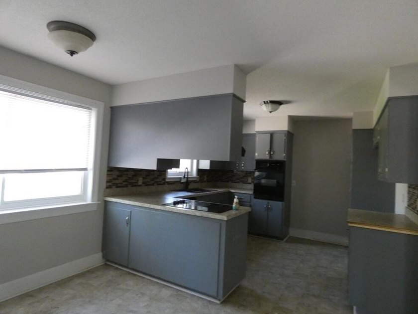 This Charming 4 Bedroom, 2 Bath Brick Ranch In The Desirable - photo 6