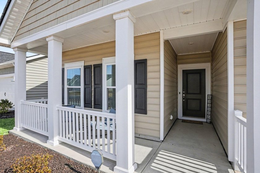 Welcome to your new home in Hidden Pines. DUAL Owner's Suites! - photo 3