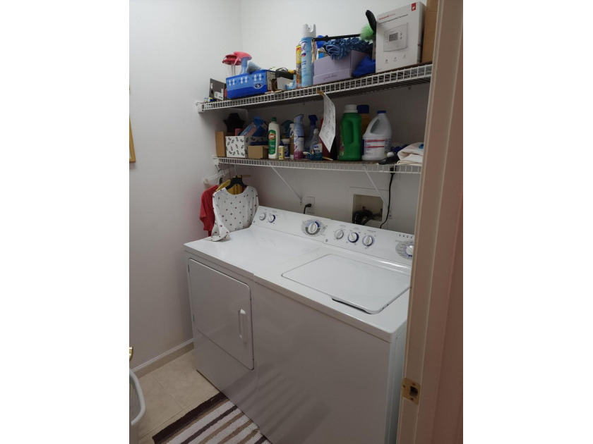 CASCADE - FULLY FURNISHED INCLUDING SILVERWARE, DISHES, POTS AND - photo 25