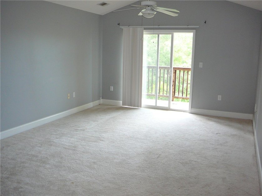 Discover an unparalleled lifestyle at Overlook Condominiums, a - photo 6