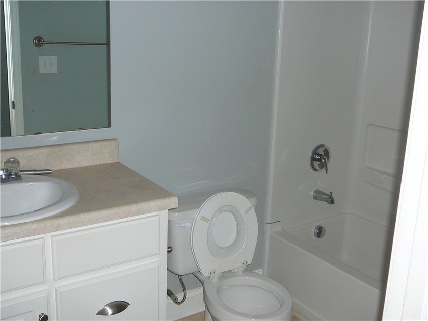 Discover an unparalleled lifestyle at Overlook Condominiums, a - photo 9