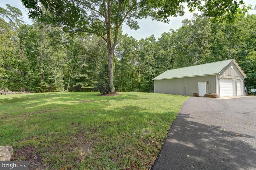 Welcome to your furnished Lake Anna getaway in the sought-after - photo 46