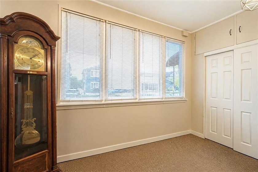 Welcome to this beautifully maintained and recently upgraded - photo 8