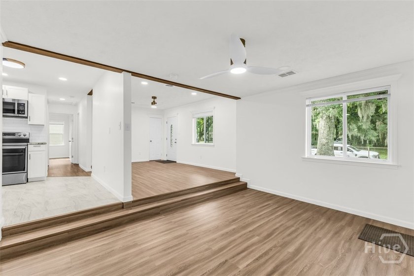 Welcome home to this stunning, fully renovated 2-bedroom, and - photo 14