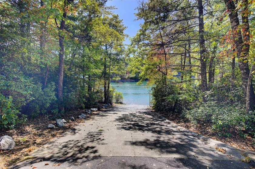 Nestled in the serene Keowee Bay subdivision, this exceptional - photo 19