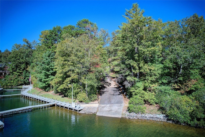 Nestled in the serene Keowee Bay subdivision, this exceptional - photo 21