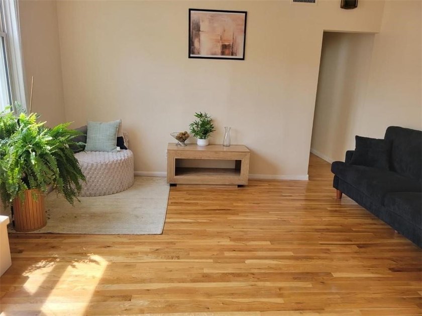 Location, Location, Location!! 2 family home with 5 bedrooms &amp; 2 - photo 3
