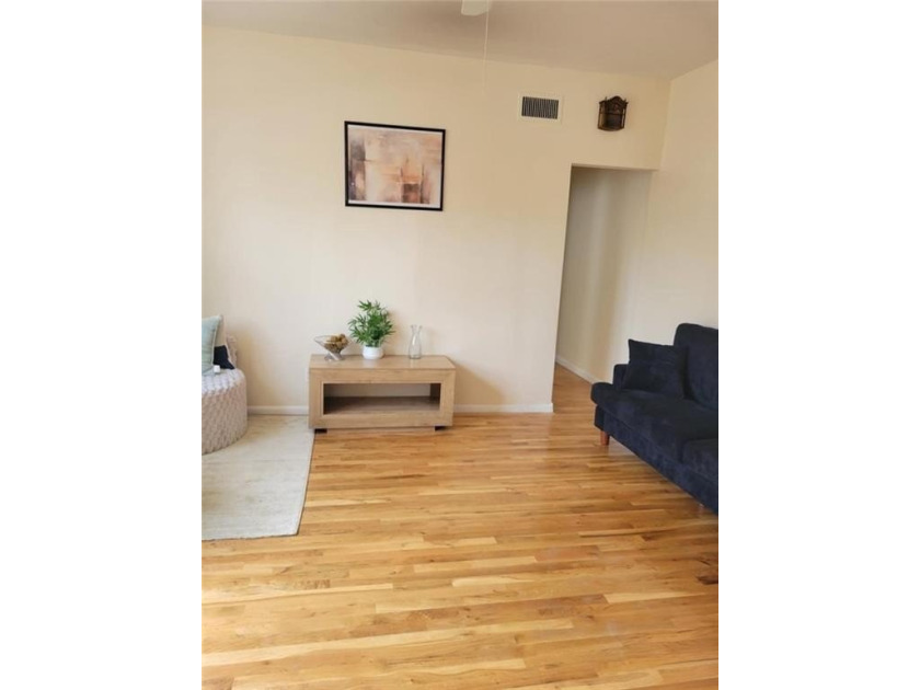 Location, Location, Location!! 2 family home with 5 bedrooms &amp; 2 - photo 4