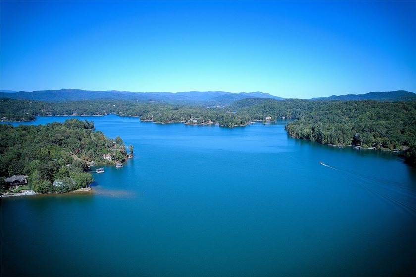 Nestled in the serene Keowee Bay subdivision, this exceptional - photo 24