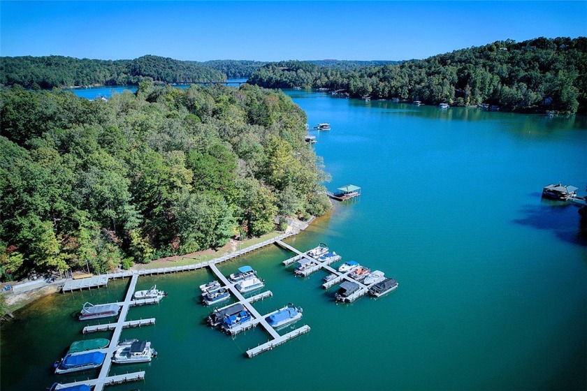 Nestled in the serene Keowee Bay subdivision, this exceptional - photo 26