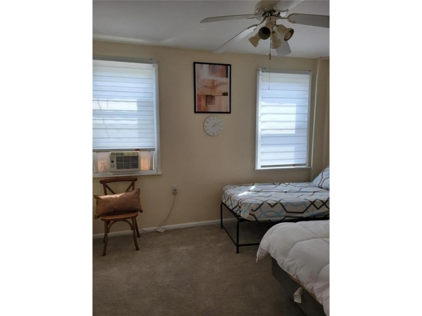 Location, Location, Location!! 2 family home with 5 bedrooms &amp; 2 - photo 8