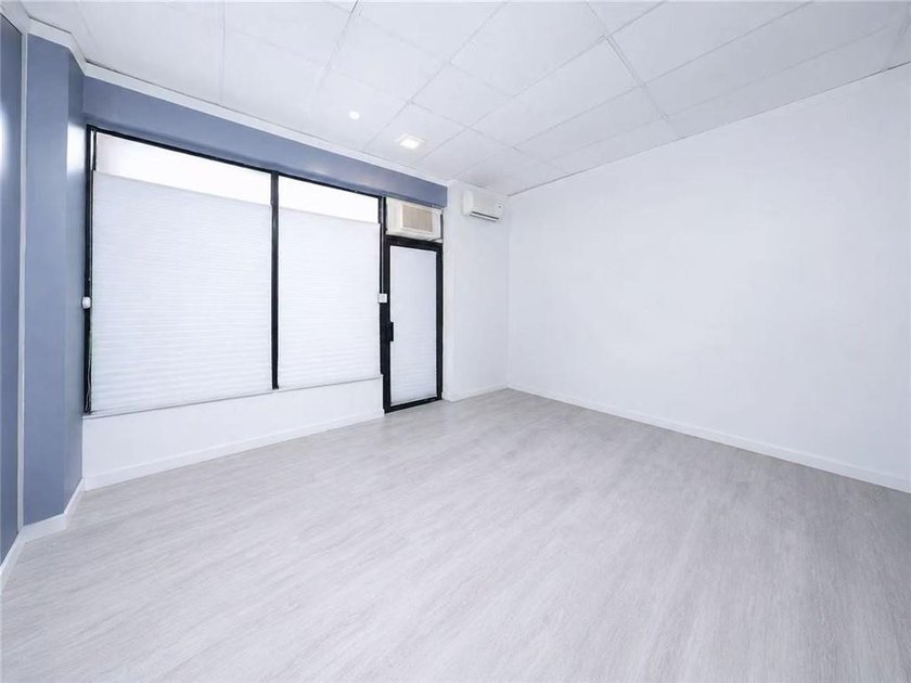 CALLING ALL INVESTORS! Prime mixed-use opportunity in the heart - photo 2